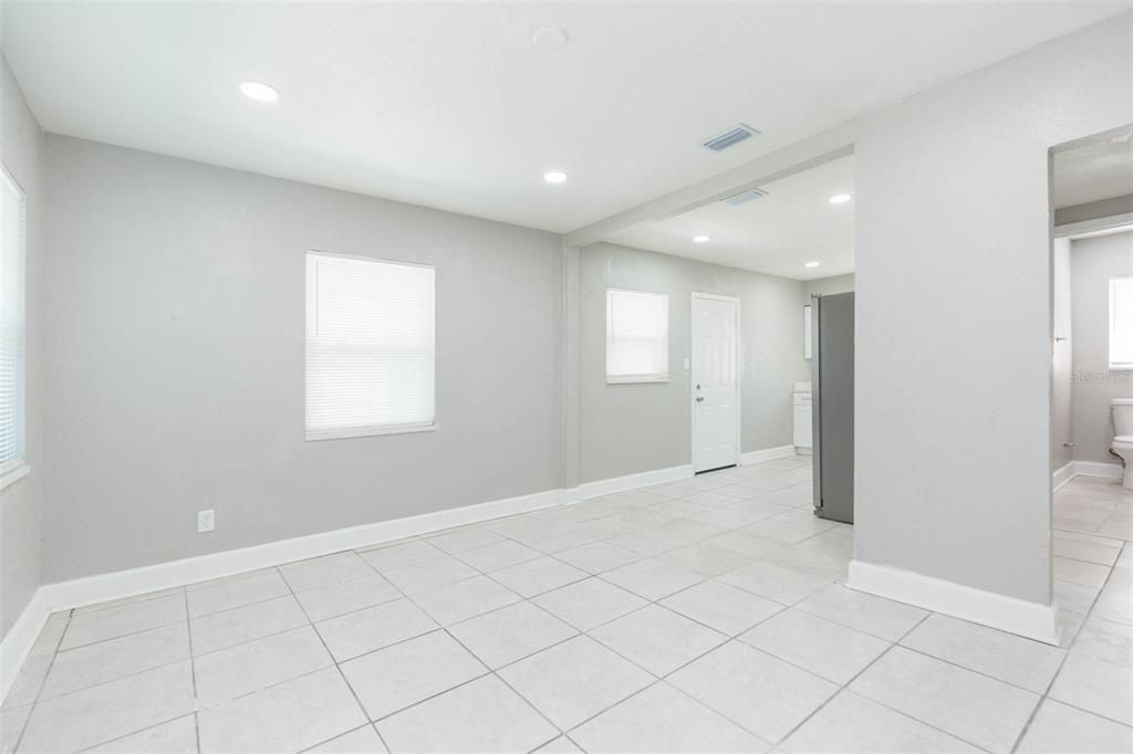 Под контрактом: $269,900 (2 спален, 2 ванн, 884 Квадратных фут)