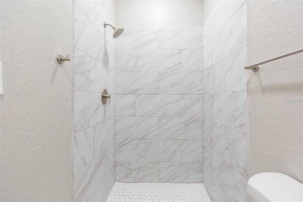 Под контрактом: $269,900 (2 спален, 2 ванн, 884 Квадратных фут)