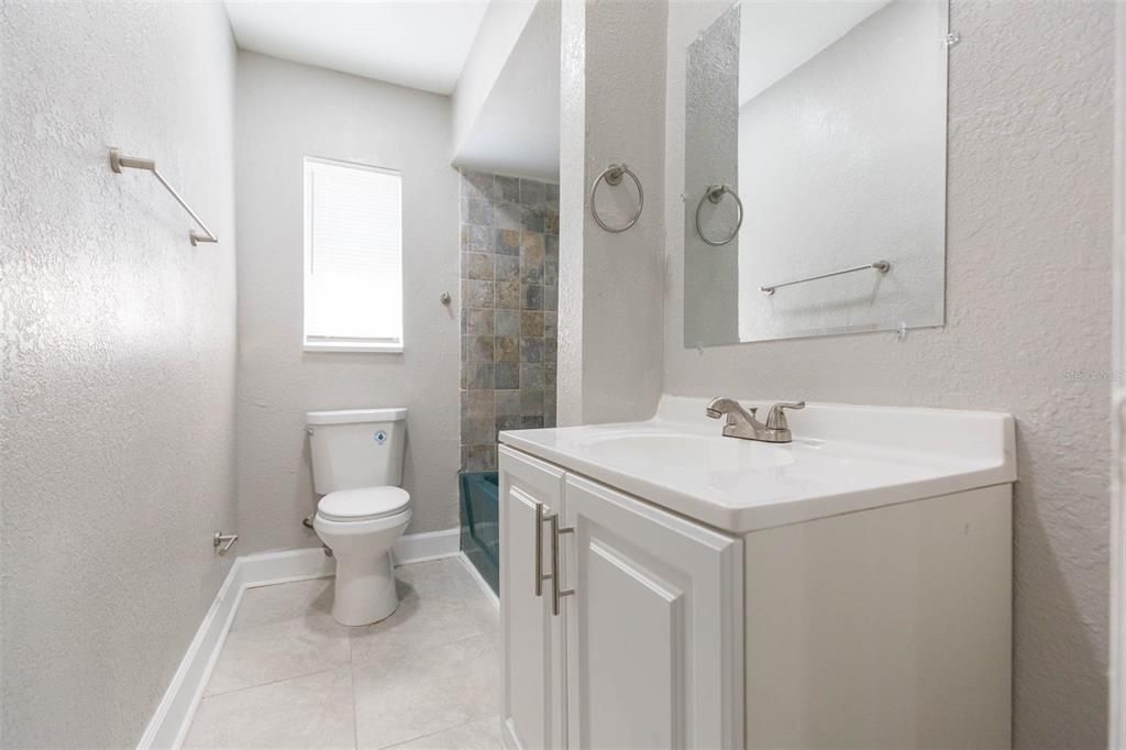 Под контрактом: $269,900 (2 спален, 2 ванн, 884 Квадратных фут)