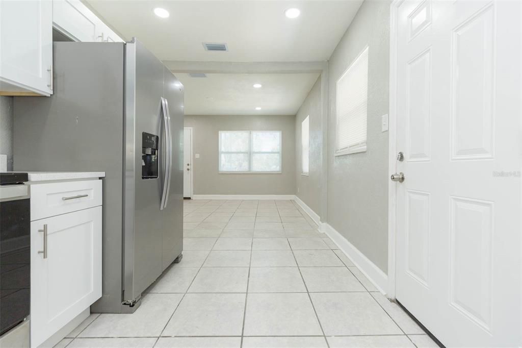 Под контрактом: $269,900 (2 спален, 2 ванн, 884 Квадратных фут)