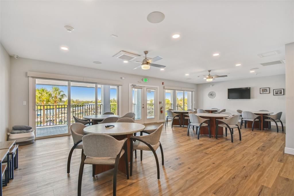 待售: $2,690,000 (6 贝兹, 4 浴室, 4546 平方英尺)