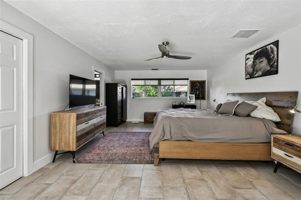 待售: $2,690,000 (6 贝兹, 4 浴室, 4546 平方英尺)