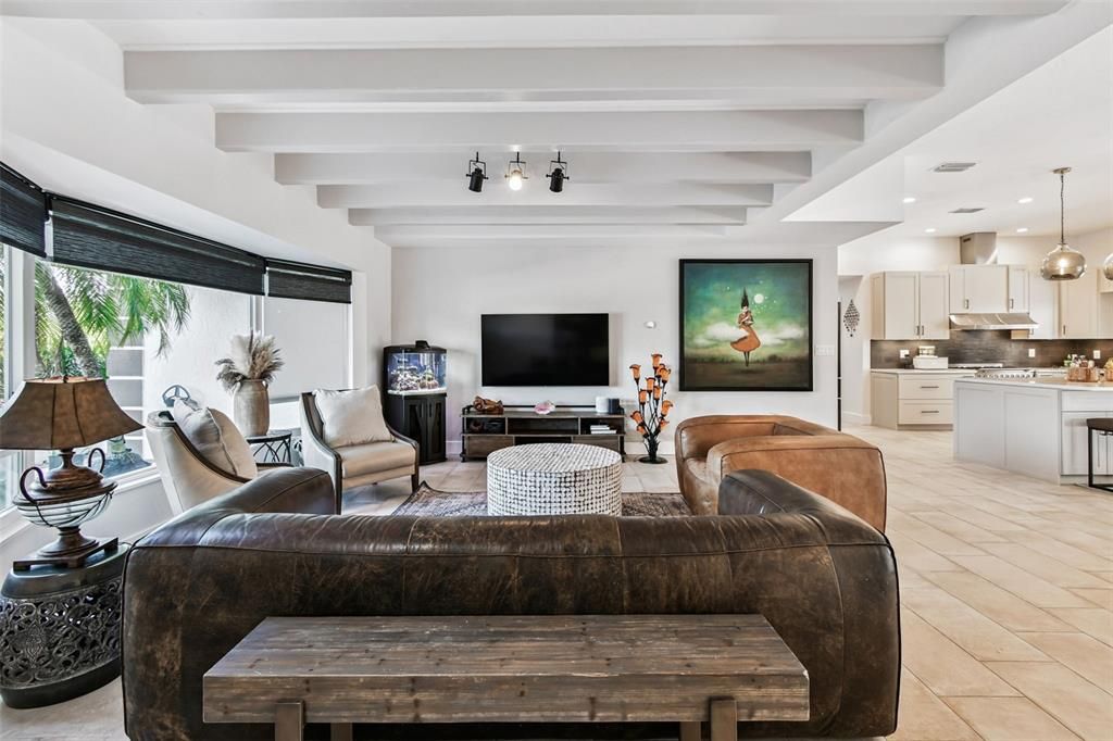 待售: $2,690,000 (6 贝兹, 4 浴室, 4546 平方英尺)