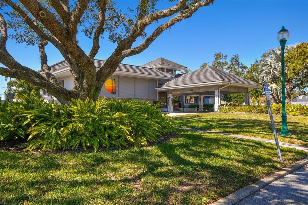 待售: $2,690,000 (6 贝兹, 4 浴室, 4546 平方英尺)