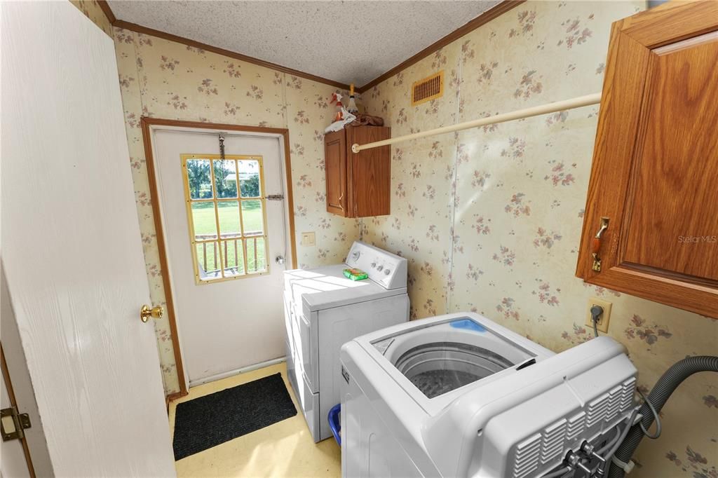 合同活跃: $245,000 (3 贝兹, 2 浴室, 1404 平方英尺)