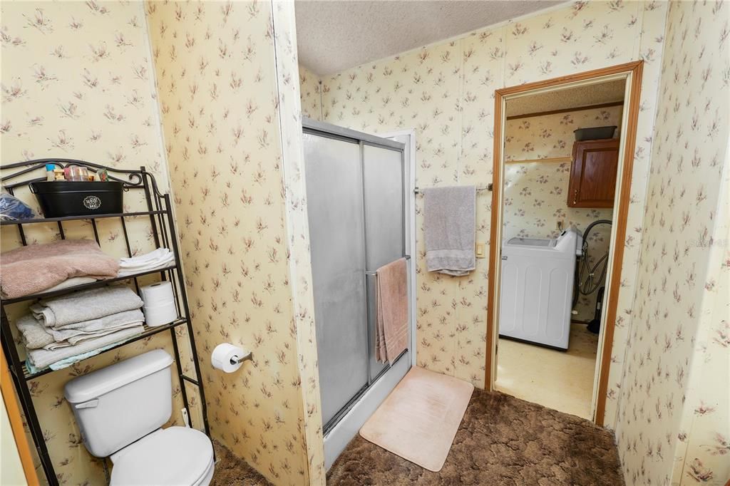 合同活跃: $245,000 (3 贝兹, 2 浴室, 1404 平方英尺)