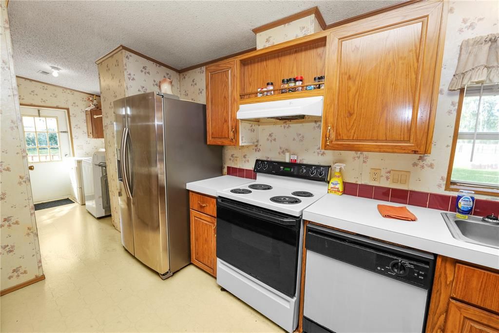 合同活跃: $245,000 (3 贝兹, 2 浴室, 1404 平方英尺)