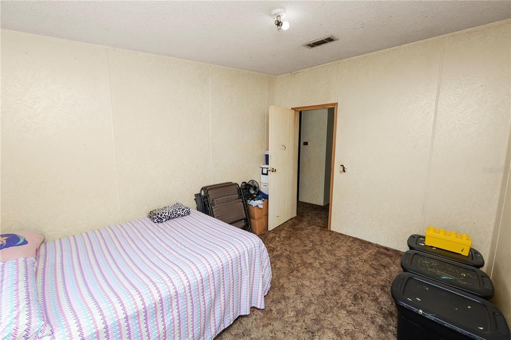 合同活跃: $245,000 (3 贝兹, 2 浴室, 1404 平方英尺)