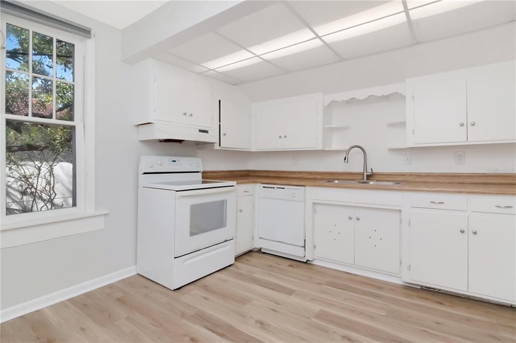 For Sale: $1,150,000 (4 beds, 0 baths, 2824 Square Feet)