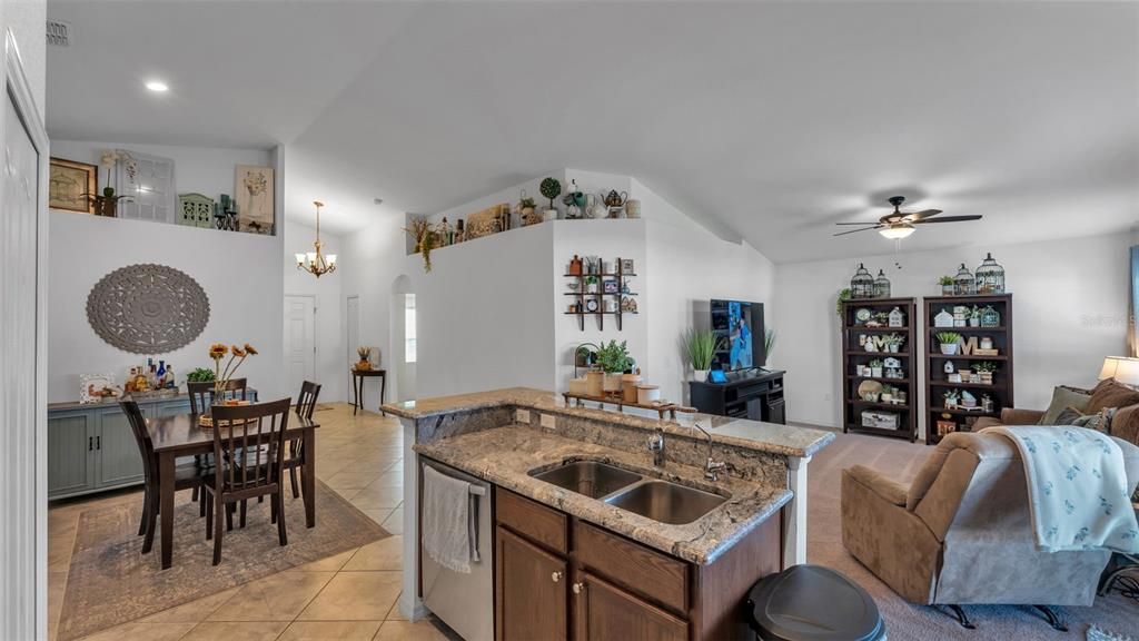 En Venta: $285,000 (3 camas, 2 baños, 1362 Pies cuadrados)