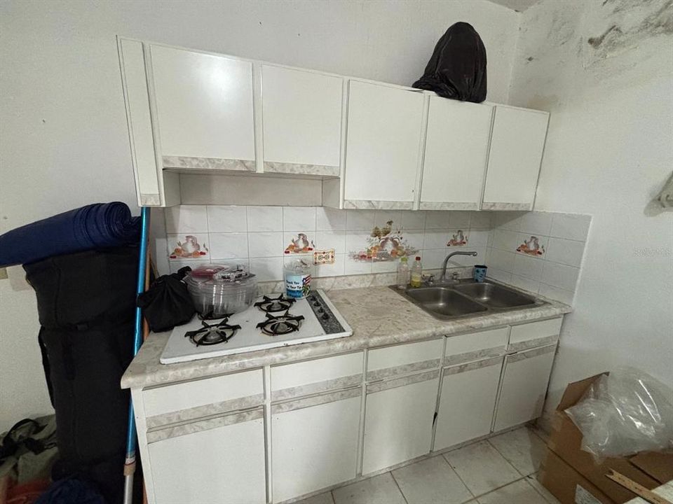 На продажу: $300,000 (2 спален, 2 ванн, 1000 Квадратных фут)