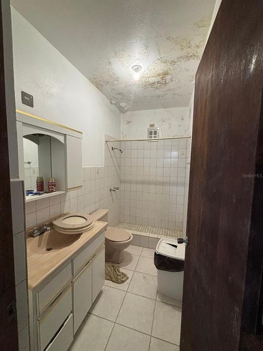 На продажу: $300,000 (2 спален, 2 ванн, 1000 Квадратных фут)