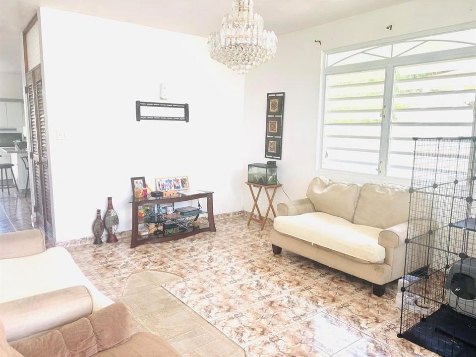 На продажу: $300,000 (2 спален, 2 ванн, 1000 Квадратных фут)