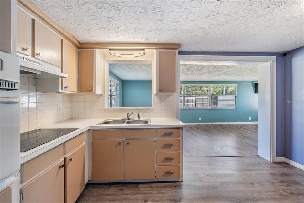 For Sale: $222,900 (3 beds, 2 baths, 1154 Square Feet)