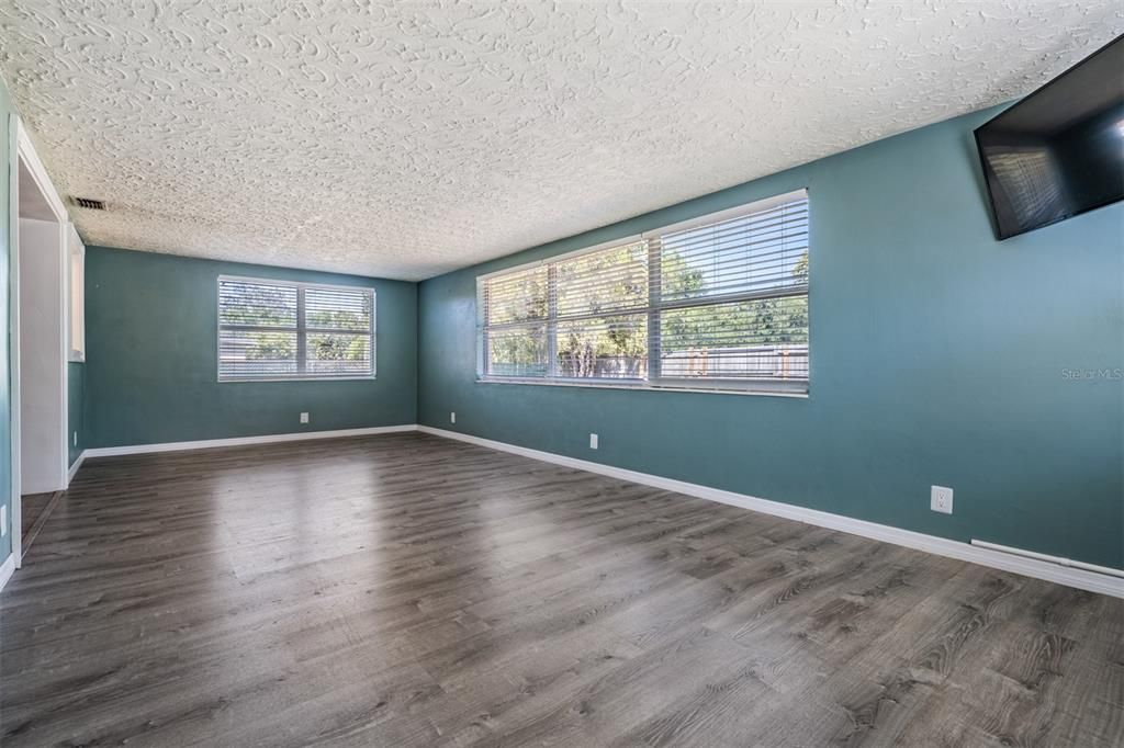 For Sale: $222,900 (3 beds, 2 baths, 1154 Square Feet)