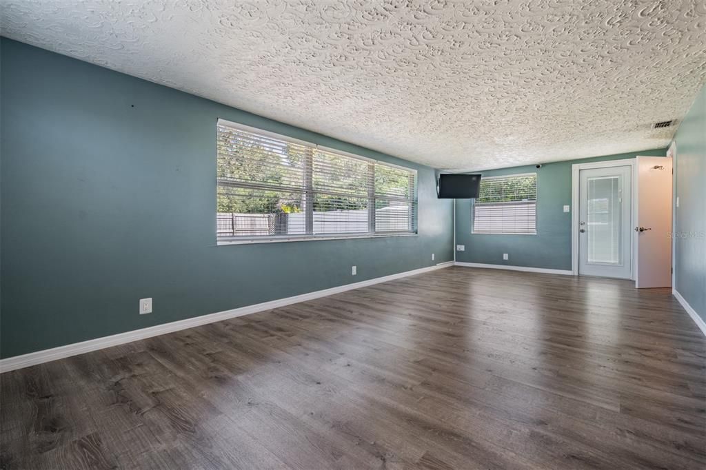 For Sale: $222,900 (3 beds, 2 baths, 1154 Square Feet)