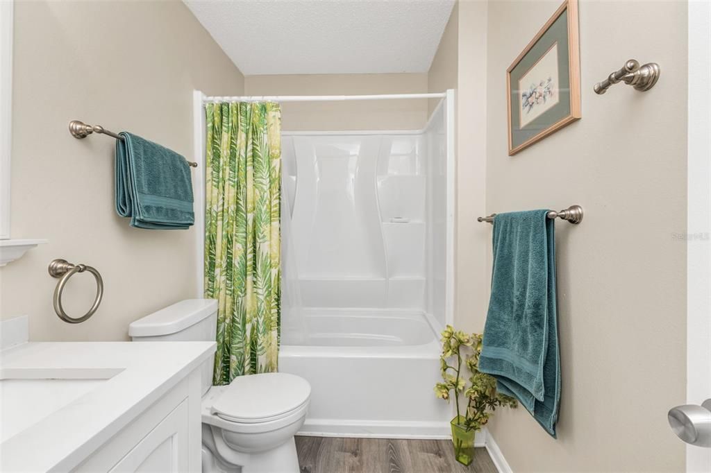 Active With Contract: $168,900 (2 beds, 1 baths, 868 Square Feet)