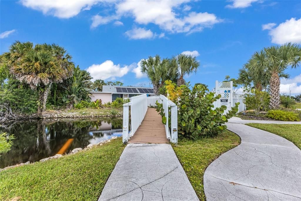 Active With Contract: $168,900 (2 beds, 1 baths, 868 Square Feet)