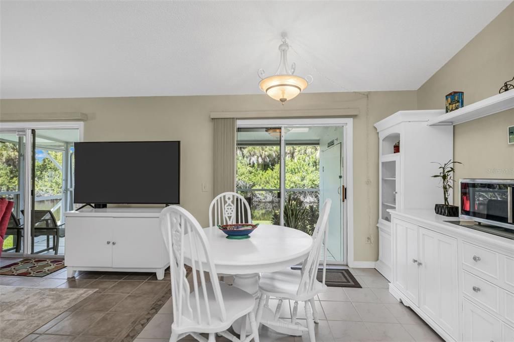 Active With Contract: $168,900 (2 beds, 1 baths, 868 Square Feet)