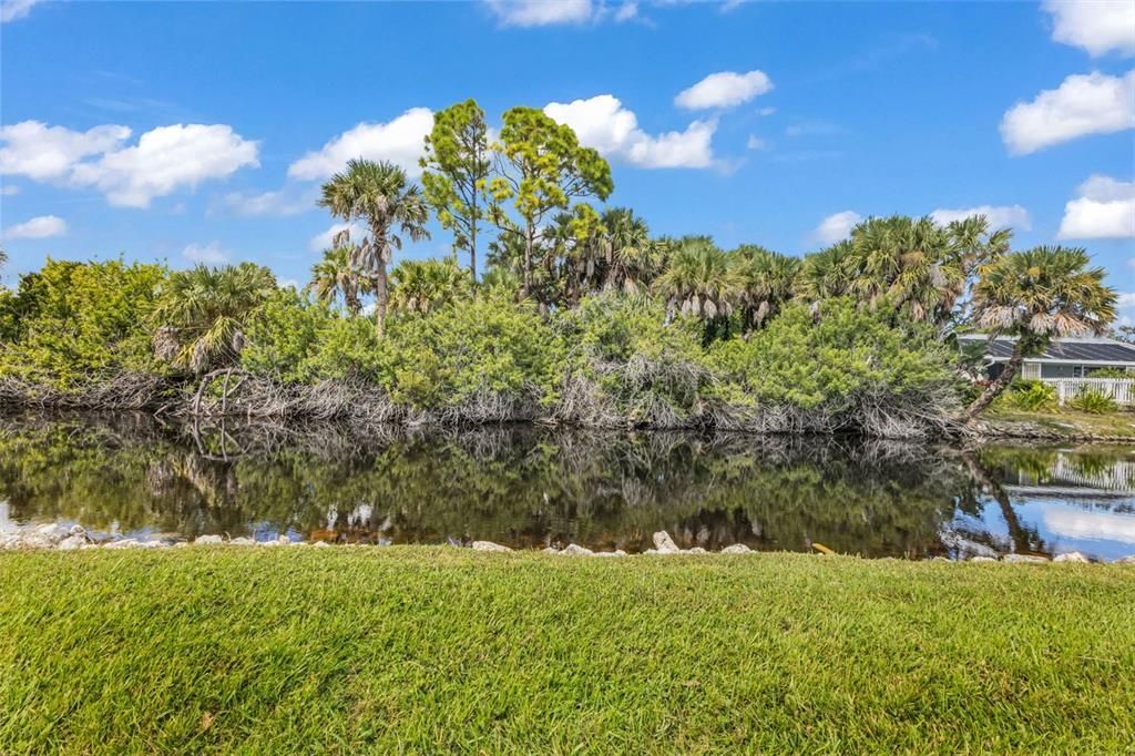 Active With Contract: $168,900 (2 beds, 1 baths, 868 Square Feet)