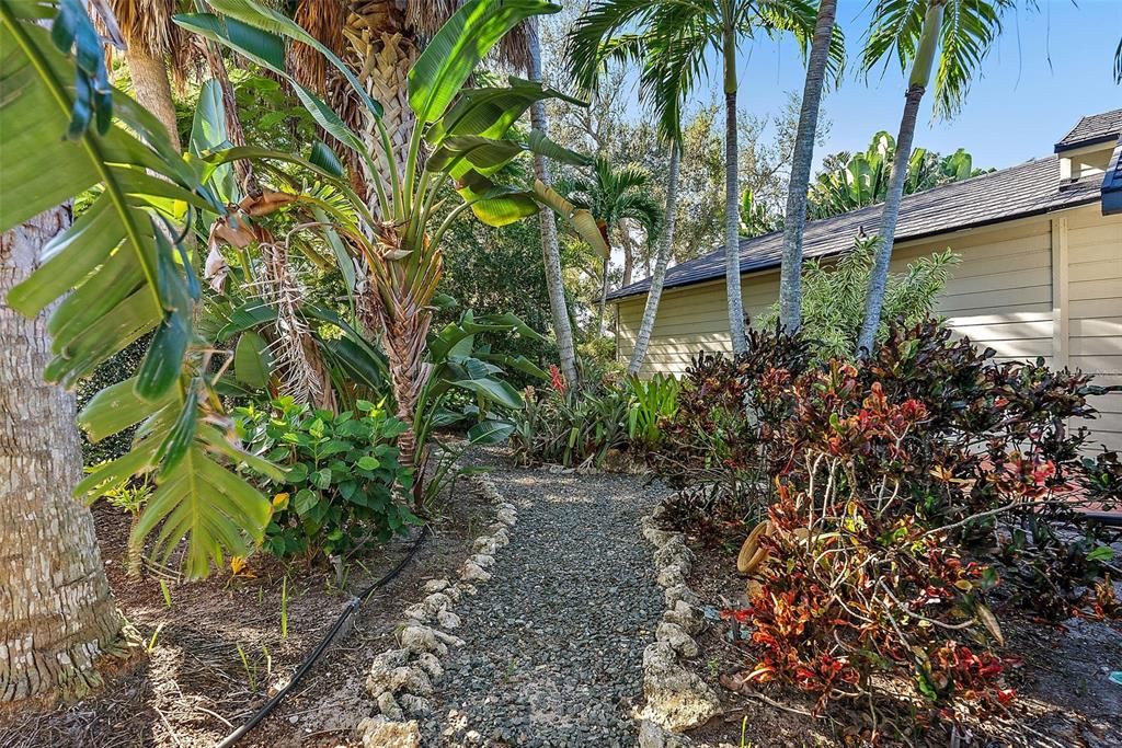 For Sale: $1,395,000 (4 beds, 3 baths, 3664 Square Feet)