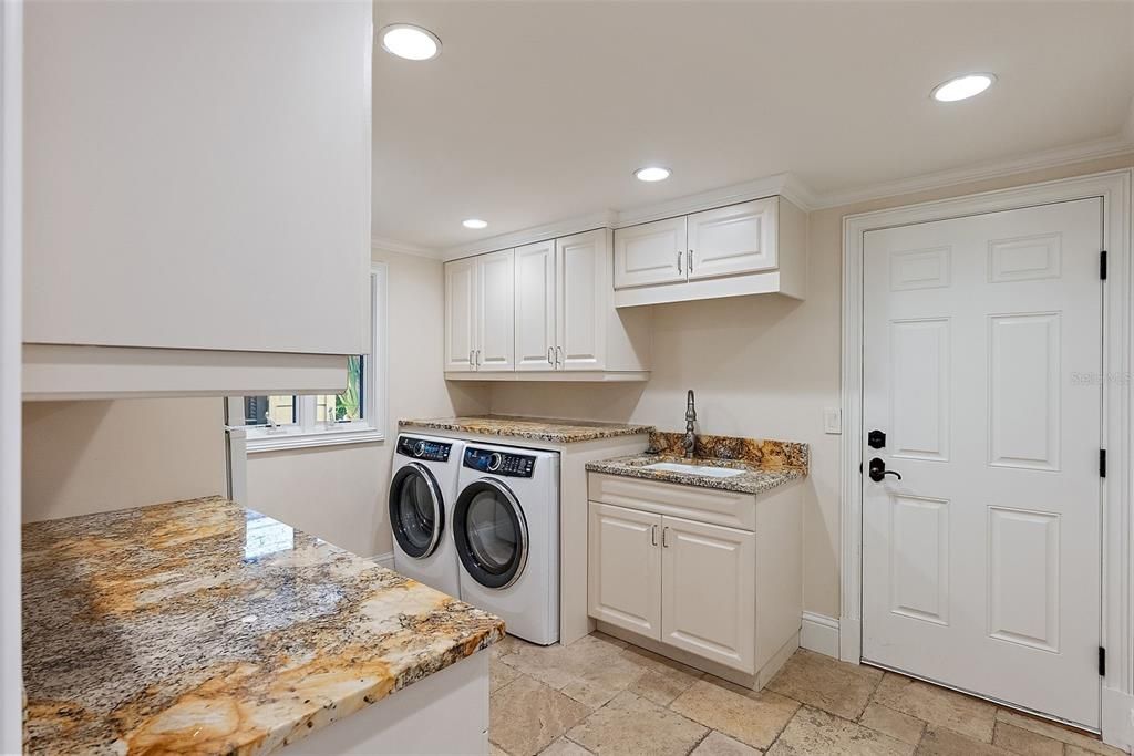 For Sale: $1,395,000 (4 beds, 3 baths, 3664 Square Feet)