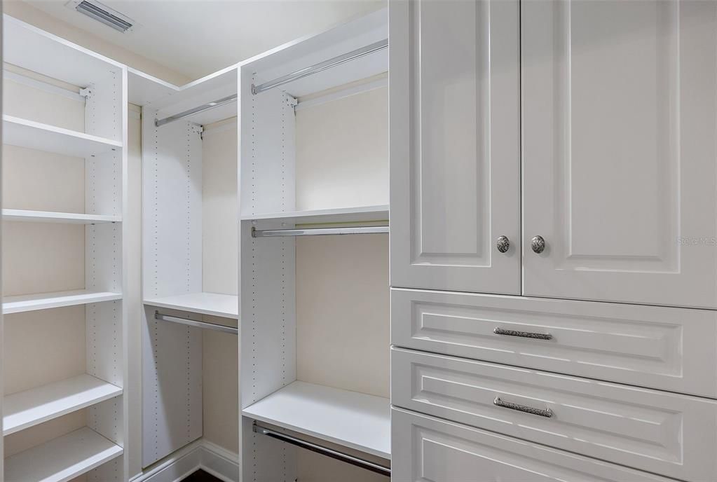 For Sale: $1,395,000 (4 beds, 3 baths, 3664 Square Feet)