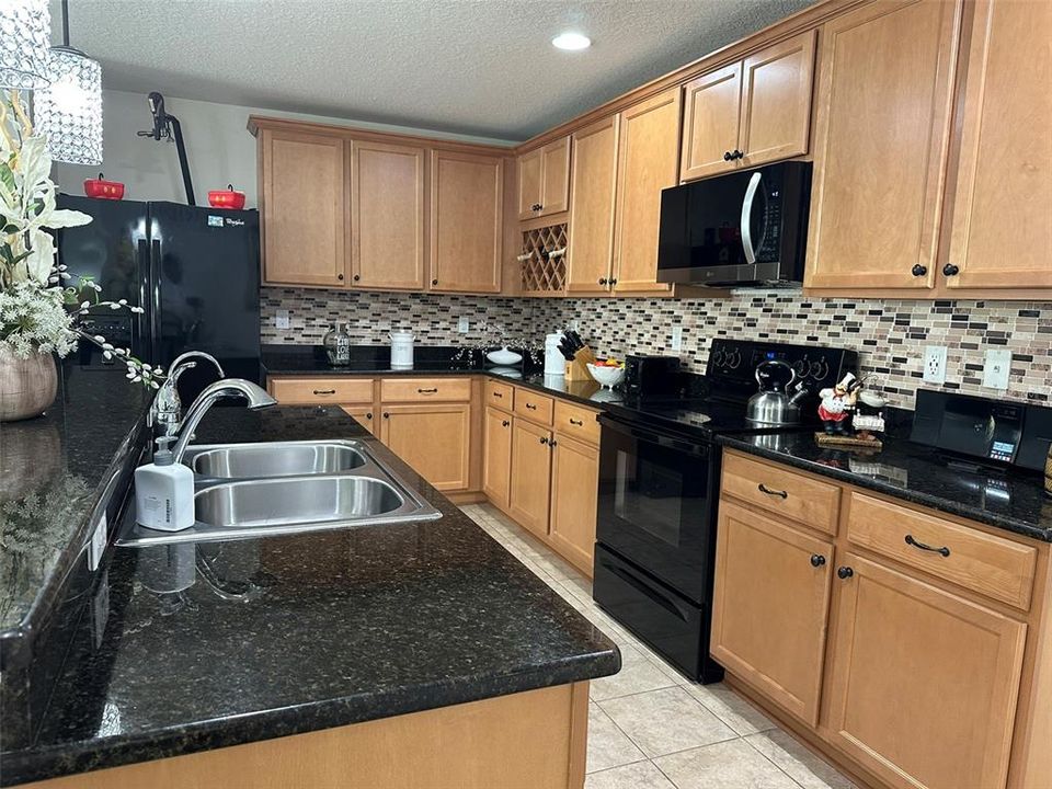 For Rent: $2,500 (3 beds, 2 baths, 1781 Square Feet)