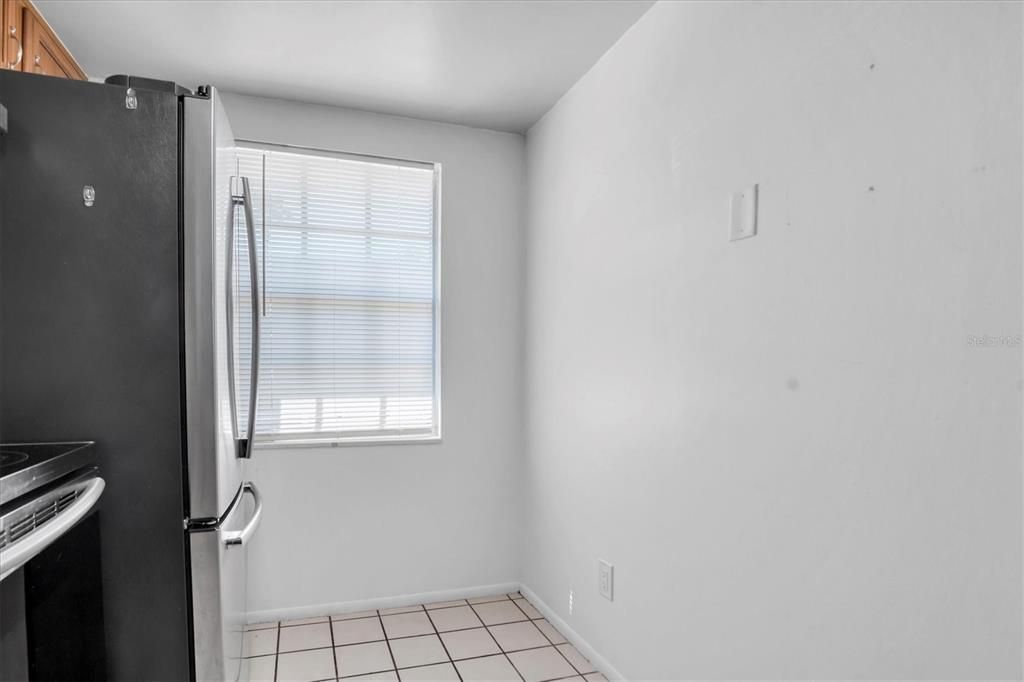 На продажу: $115,000 (2 спален, 2 ванн, 923 Квадратных фут)