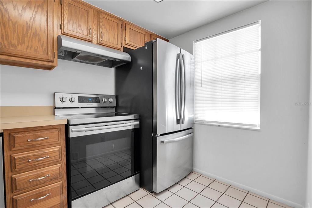 На продажу: $115,000 (2 спален, 2 ванн, 923 Квадратных фут)