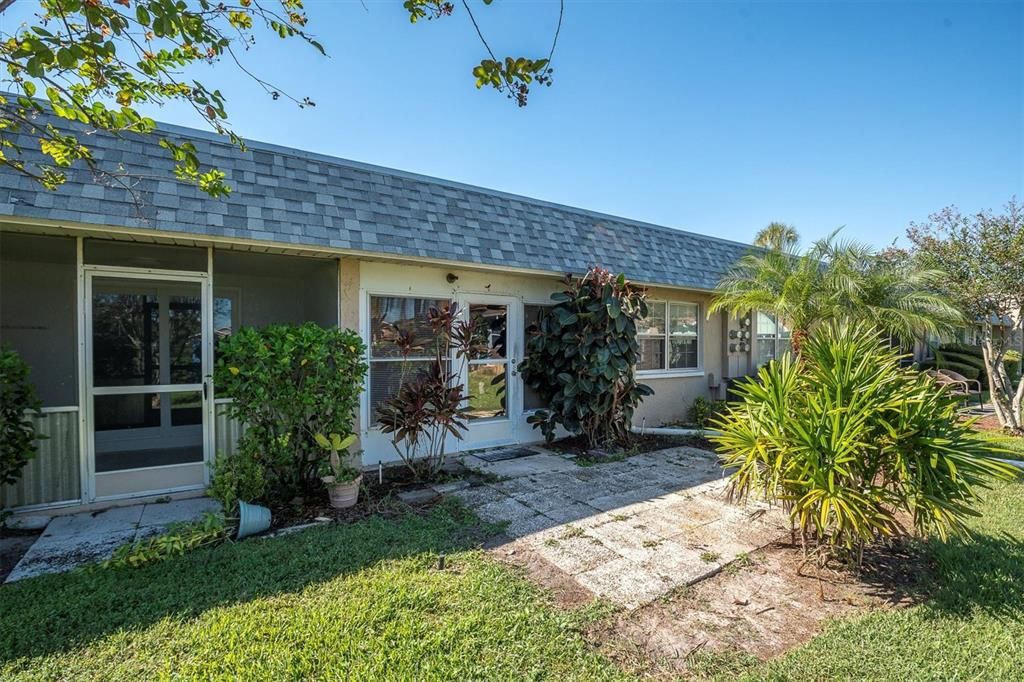 На продажу: $115,000 (2 спален, 2 ванн, 923 Квадратных фут)