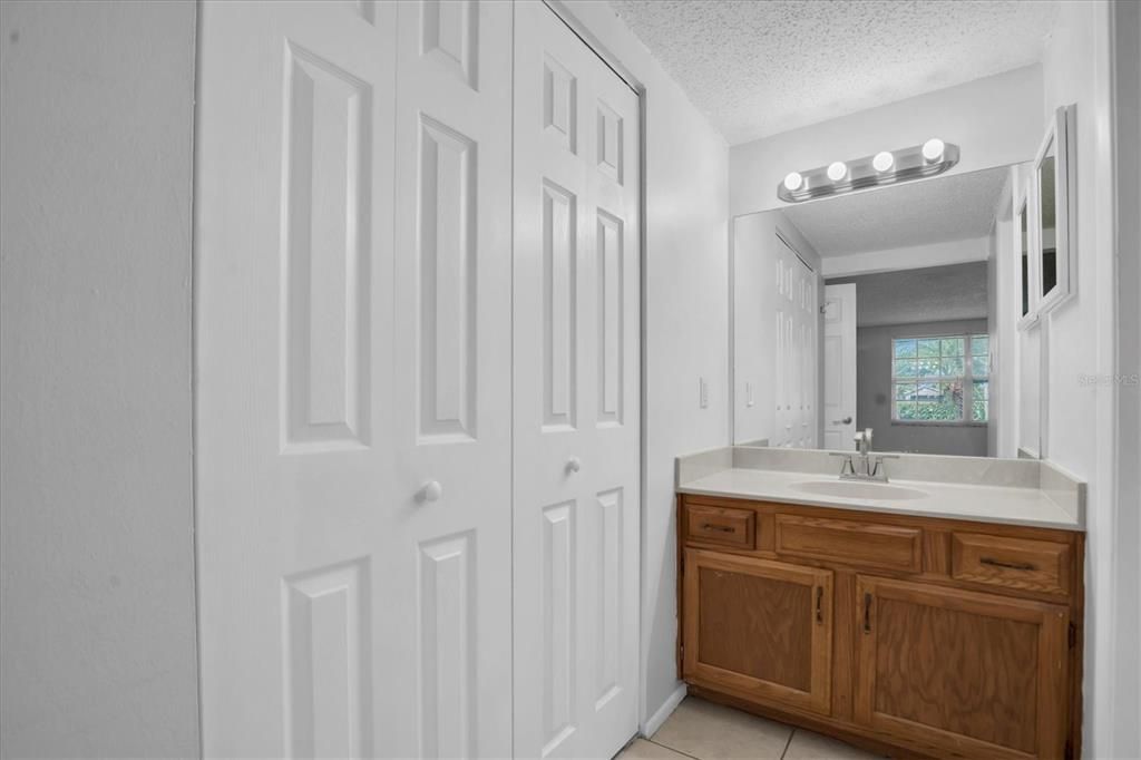 На продажу: $115,000 (2 спален, 2 ванн, 923 Квадратных фут)