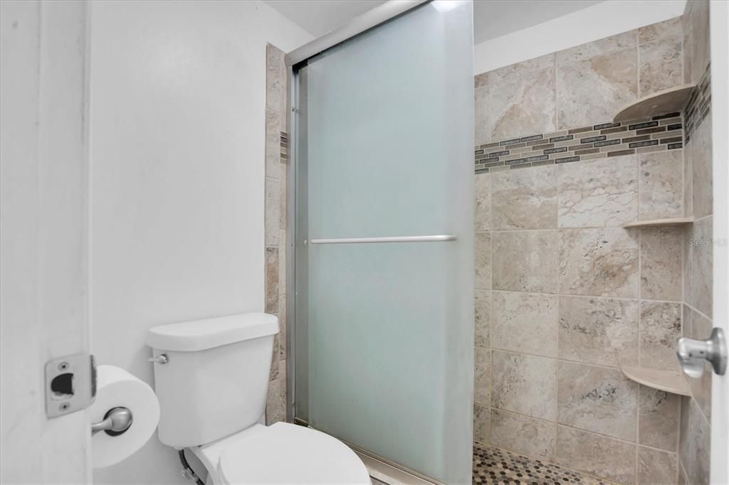 На продажу: $115,000 (2 спален, 2 ванн, 923 Квадратных фут)