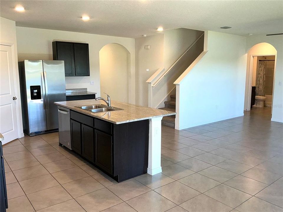 For Rent: $3,000 (5 beds, 3 baths, 2605 Square Feet)