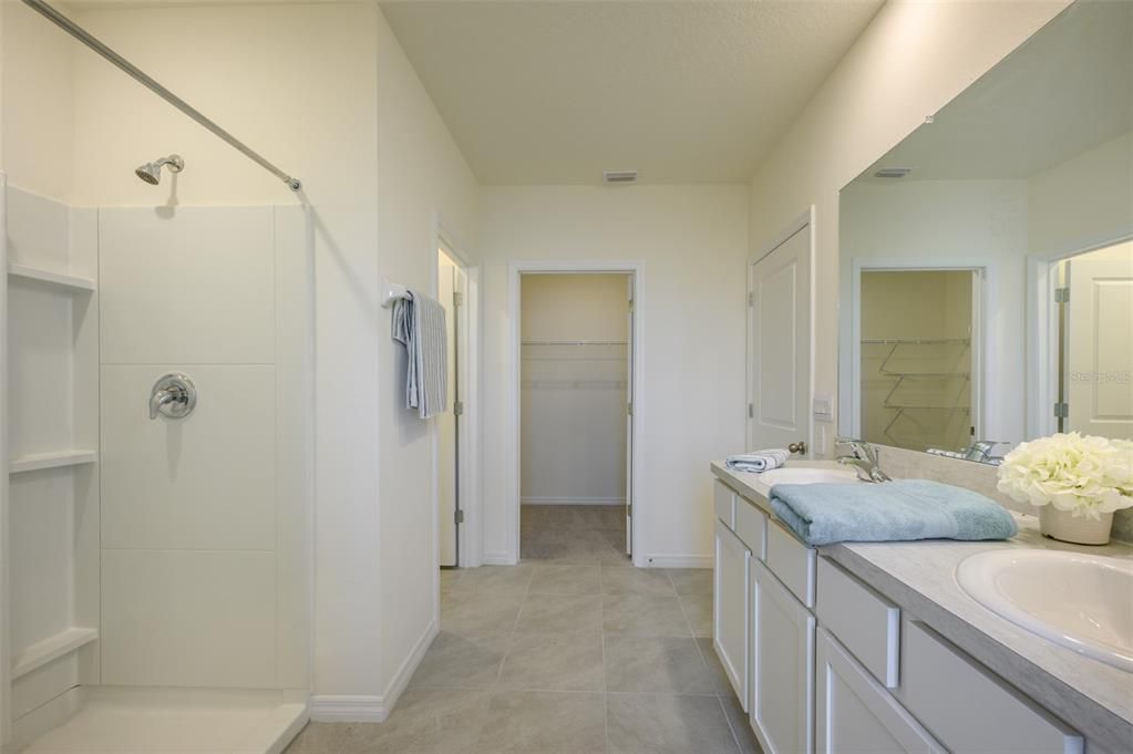 For Rent: $3,000 (5 beds, 3 baths, 2605 Square Feet)