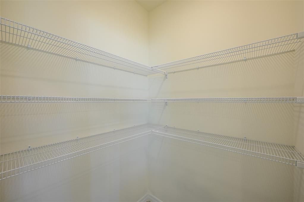 For Rent: $3,000 (5 beds, 3 baths, 2605 Square Feet)