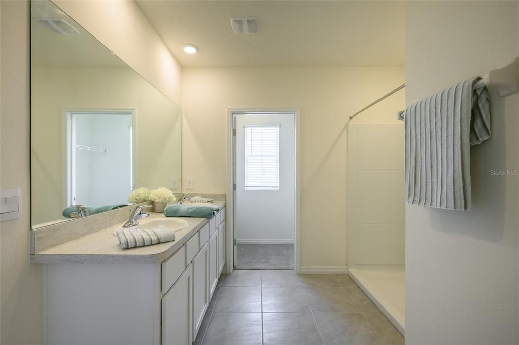 For Rent: $3,000 (5 beds, 3 baths, 2605 Square Feet)