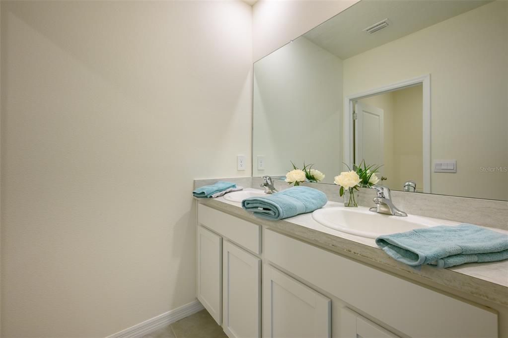 For Rent: $3,000 (5 beds, 3 baths, 2605 Square Feet)