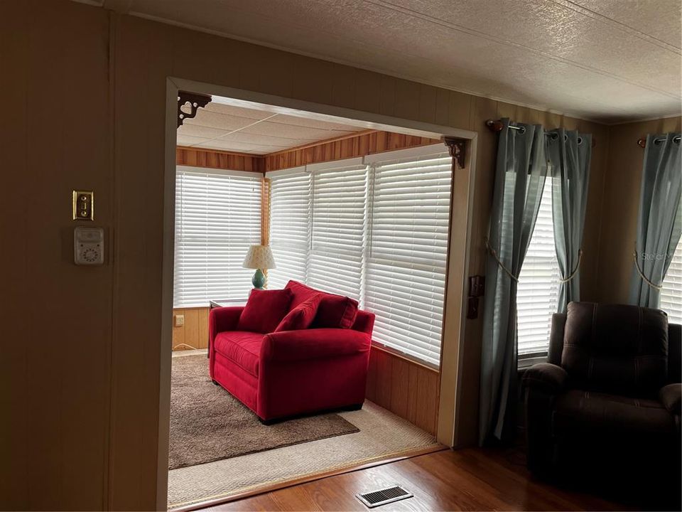 待售: $114,900 (2 贝兹, 2 浴室, 828 平方英尺)