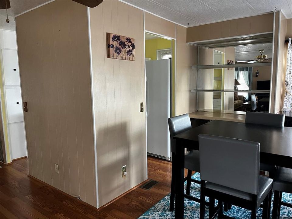 待售: $114,900 (2 贝兹, 2 浴室, 828 平方英尺)