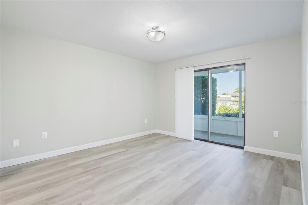 На продажу: $169,900 (2 спален, 1 ванн, 1000 Квадратных фут)