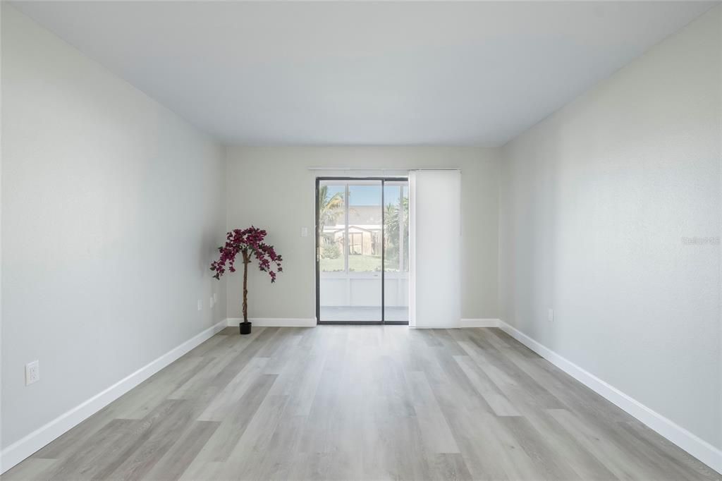 На продажу: $169,900 (2 спален, 1 ванн, 1000 Квадратных фут)