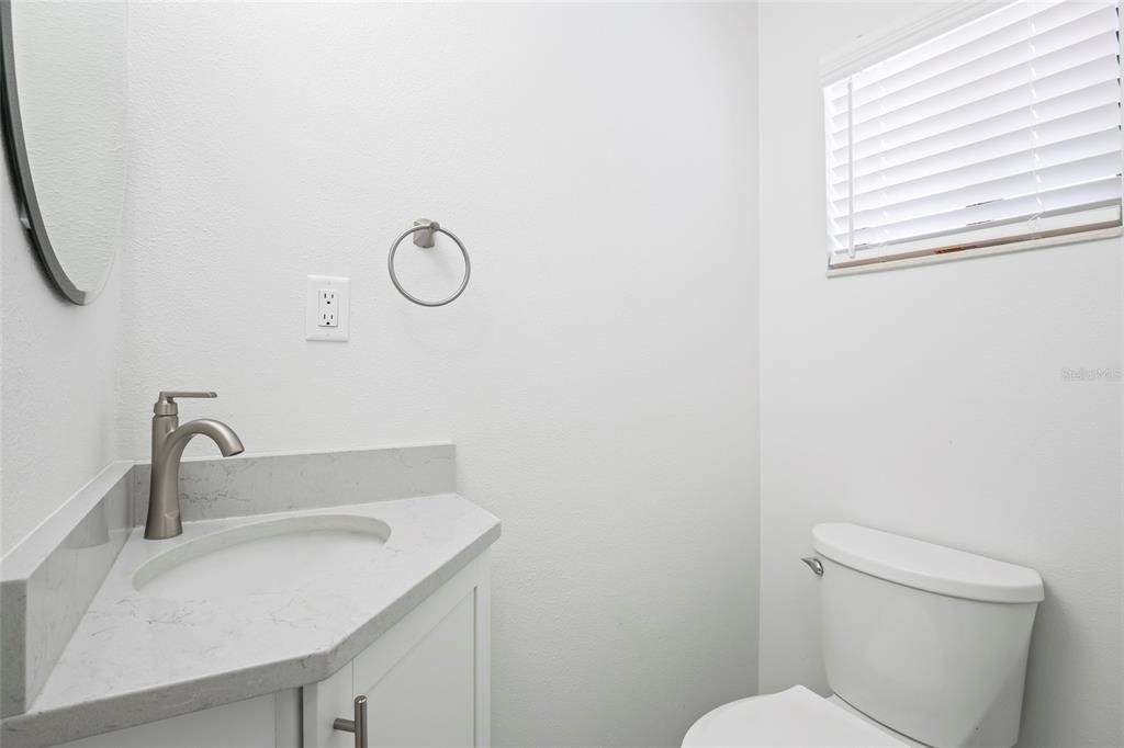 На продажу: $169,900 (2 спален, 1 ванн, 1000 Квадратных фут)