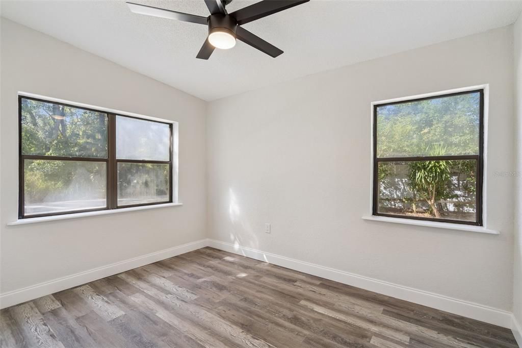 Под контрактом: $375,000 (3 спален, 2 ванн, 1833 Квадратных фут)