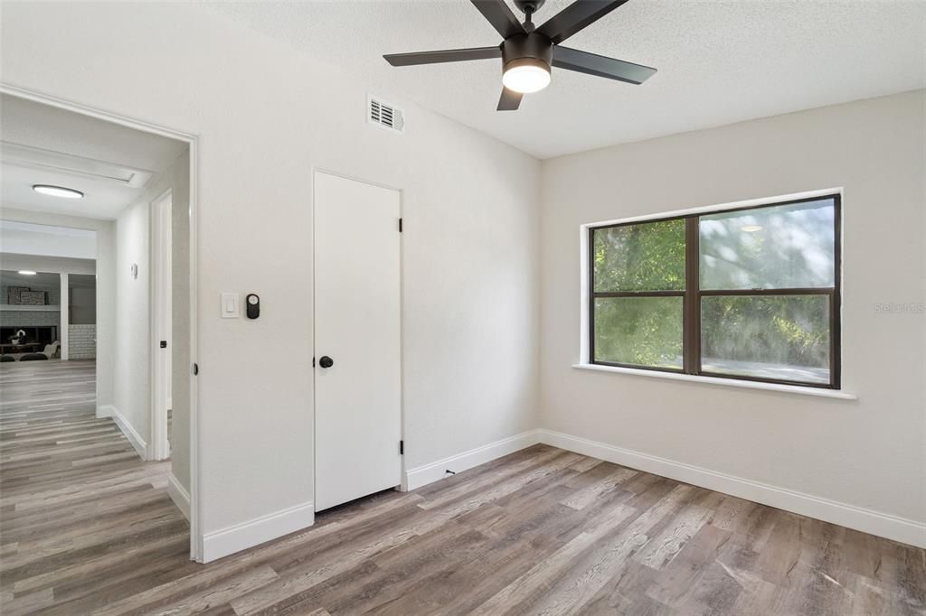 Под контрактом: $375,000 (3 спален, 2 ванн, 1833 Квадратных фут)