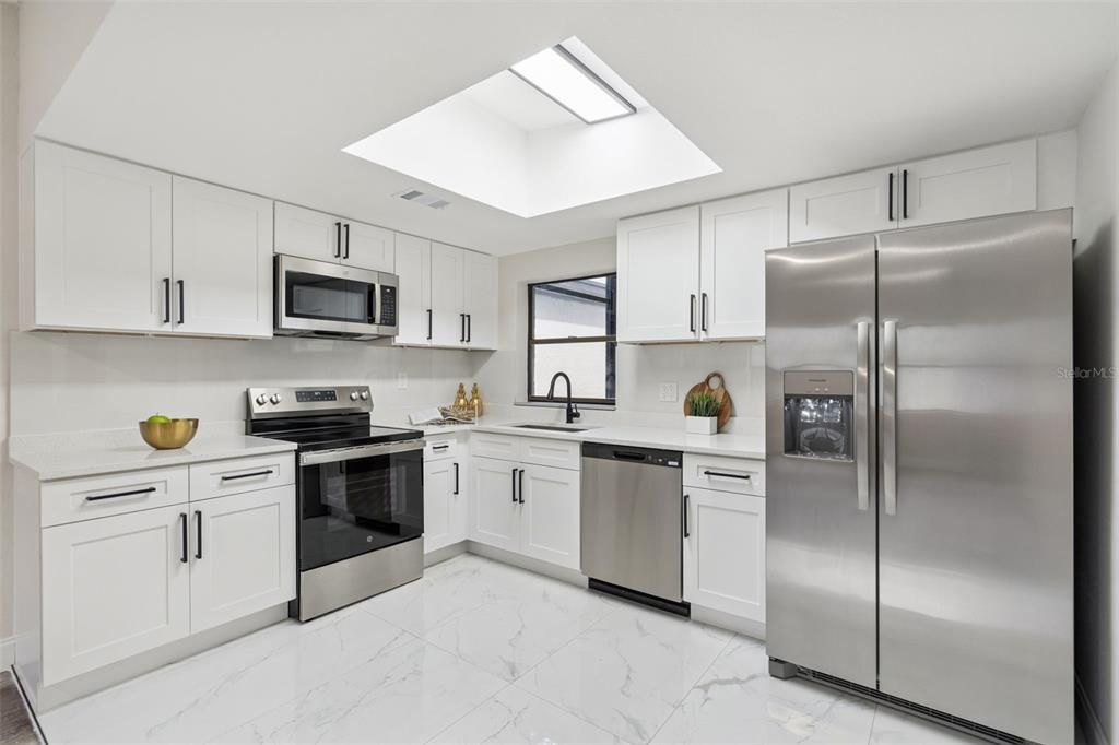 Под контрактом: $375,000 (3 спален, 2 ванн, 1833 Квадратных фут)