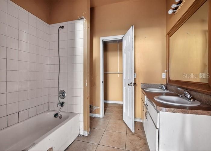 For Sale: $159,000 (3 beds, 2 baths, 1868 Square Feet)