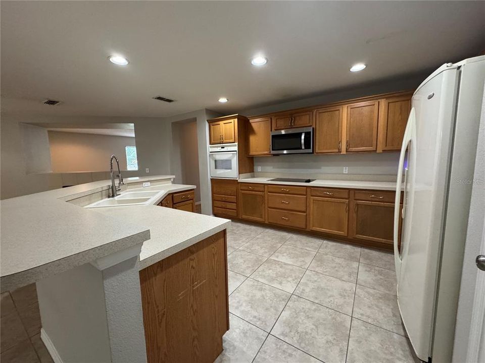 For Rent: $2,000 (3 beds, 2 baths, 2237 Square Feet)