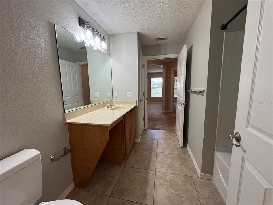 For Rent: $2,000 (3 beds, 2 baths, 2237 Square Feet)