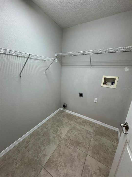 For Rent: $2,000 (3 beds, 2 baths, 2237 Square Feet)